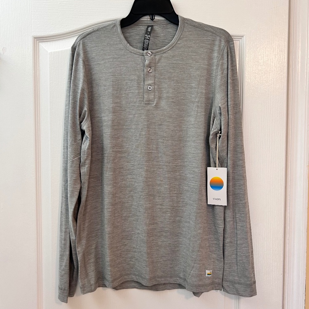 Vuori  Long-Sleeve Ease Performance Henley NWT